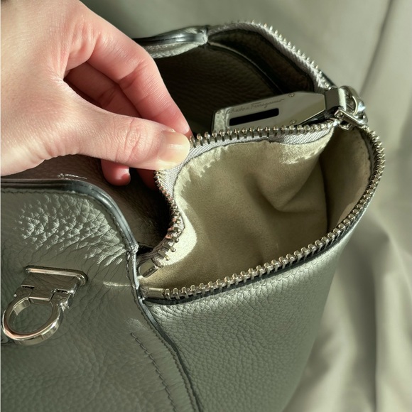 ♥️Host Pick♥️ Salvatore Ferragamo VERVE Bag - Picture 10 of 15